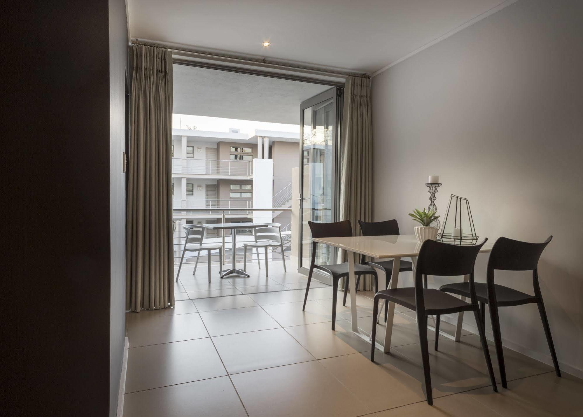 C.A.G - Upper East Side Apartamento Sandton Exterior foto