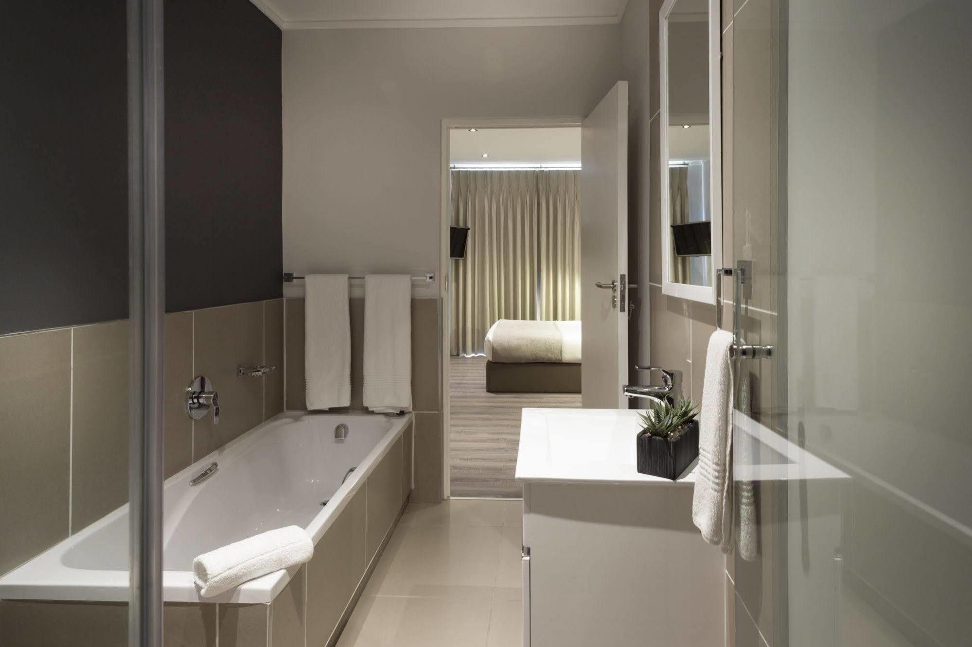 C.A.G - Upper East Side Apartamento Sandton Exterior foto